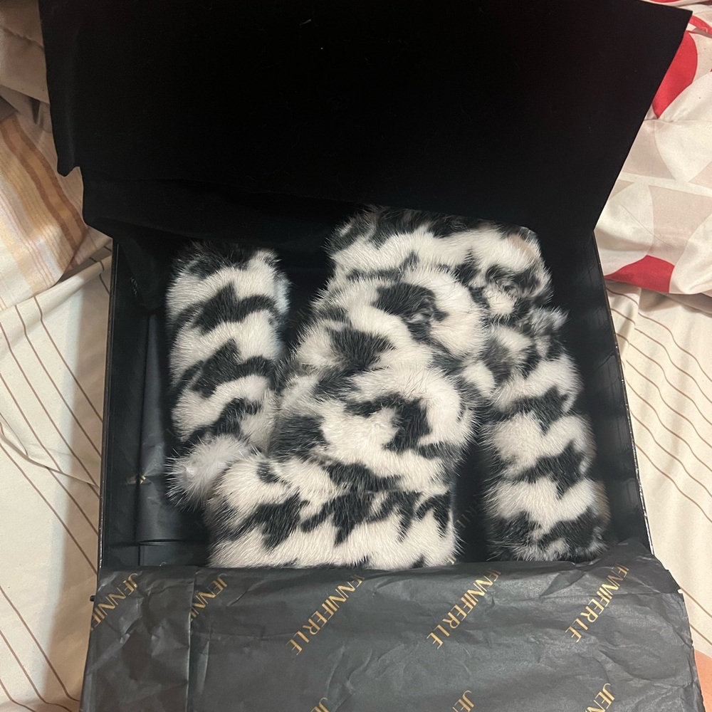 Black and White Faux Fur Boots
Fits sizes 8 1/2 & 9